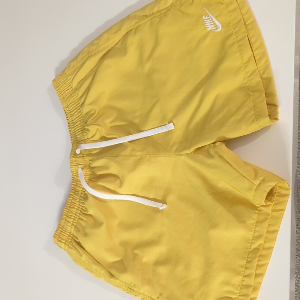 Nike Yellow Athletic Shorts Lightweight Sporty Design
